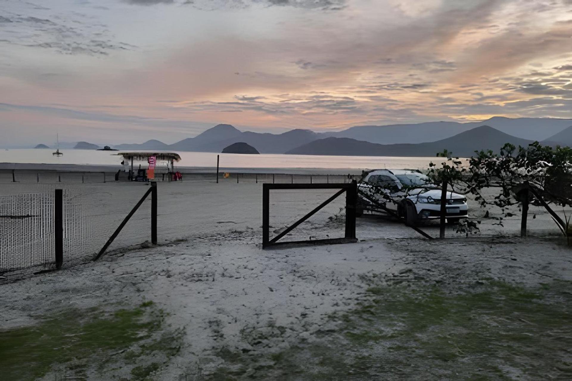 Frente Ao Mar Casa 42 Praia Do Estaleiro أوباتوبا المظهر الخارجي الصورة