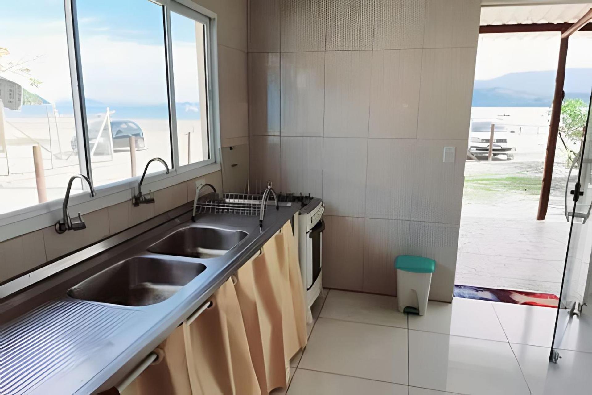 Frente Ao Mar Casa 42 Praia Do Estaleiro أوباتوبا المظهر الخارجي الصورة
